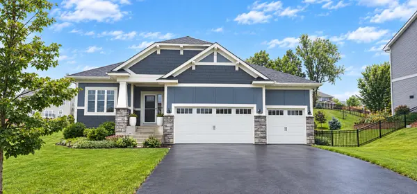 9557 James CIR N, Lake Elmo, MN 55042