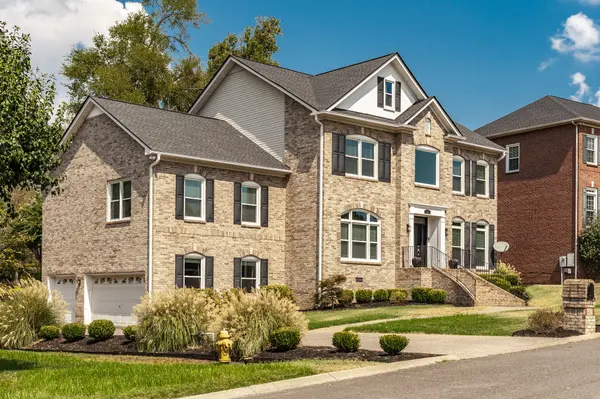 102 Fairlake Ct, Hendersonville, TN 37075