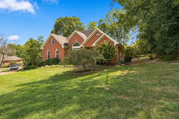 8207 Poplar Creek Rd, Nashville, TN 37221