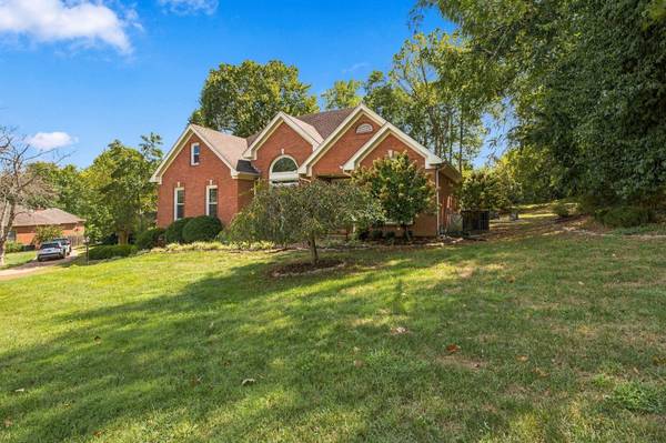 8207 Poplar Creek Rd, Nashville, TN 37221
