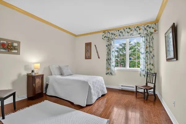 51 Robson CT #2A, Kanata, ON K2K 2W1