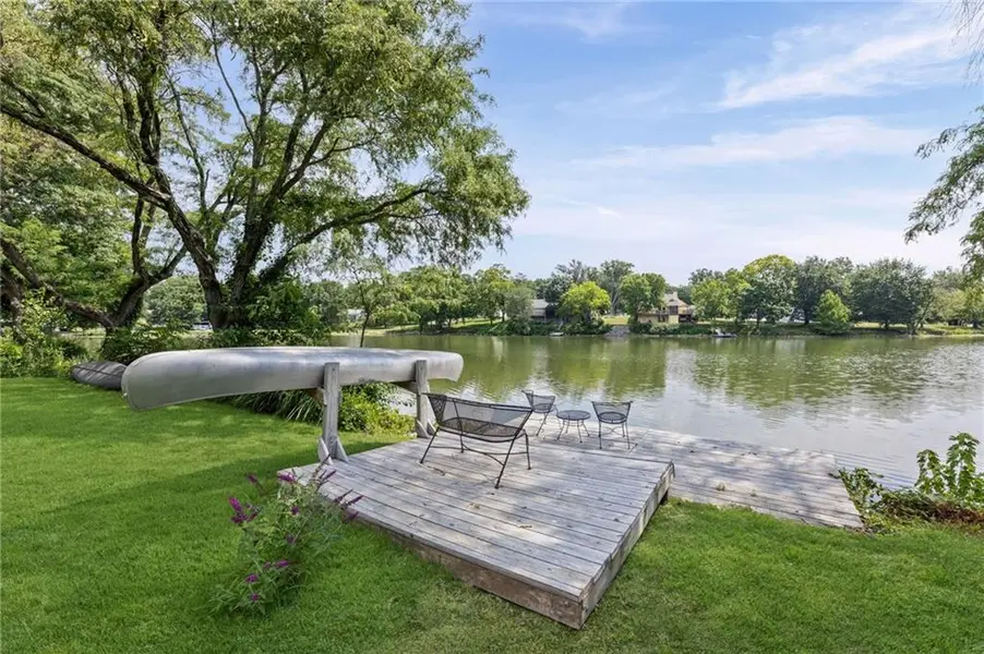 6829 Lakeshore DR, Raytown, MO 64133