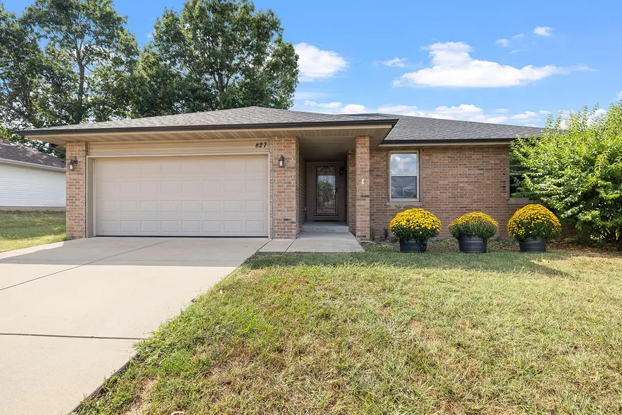 827 N Franklin AVE, Republic, MO 65738