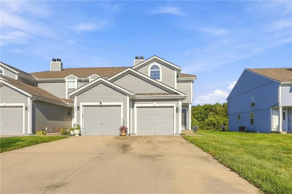 5760 NW Plantation LN #181-D, Lee's Summit, MO 64064