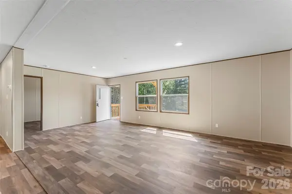 163 Ada WAY, Hendersonville, NC 28791