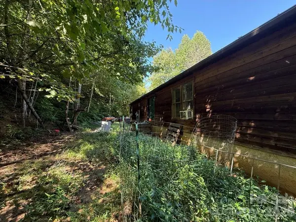 245 Adobe RD, Sylva, NC 28779