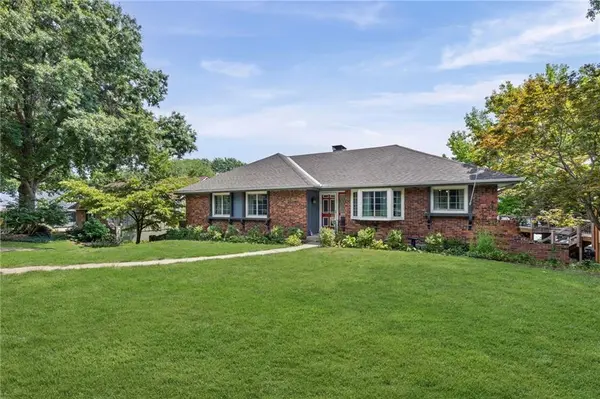6829 Lakeshore DR, Raytown, MO 64133