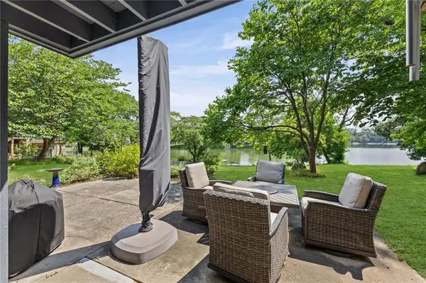 6829 Lakeshore DR, Raytown, MO 64133