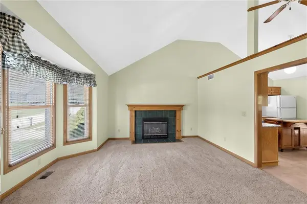 6527 Sioux DR, Parkville, MO 64152
