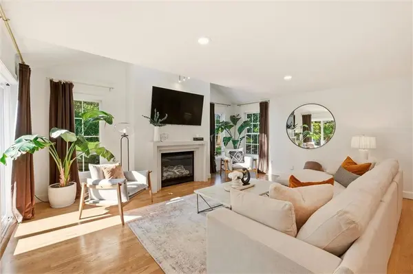 2832 W 91st ST, Leawood, KS 66206