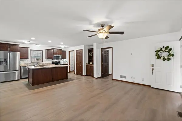 1108 NE 52nd TER, Kansas City, MO 64118
