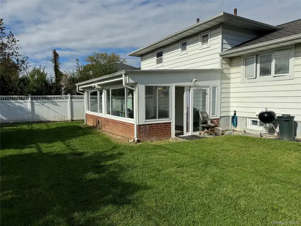 3938 Bernice RD, Seaford, NY 11783