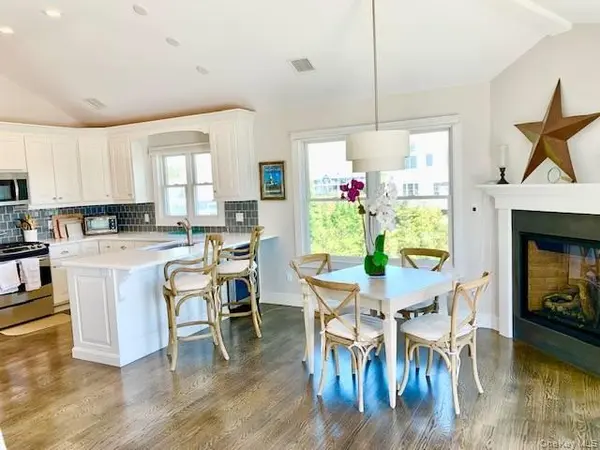 28 Stacy DR, Westhampton Beach, NY 11978