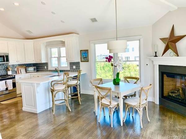28 Stacy DR, Westhampton Beach, NY 11978