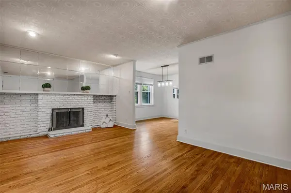 711 Fieldston TER, Webster Groves, MO 63119