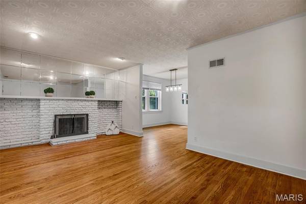 711 Fieldston TER, St Louis, MO 63119