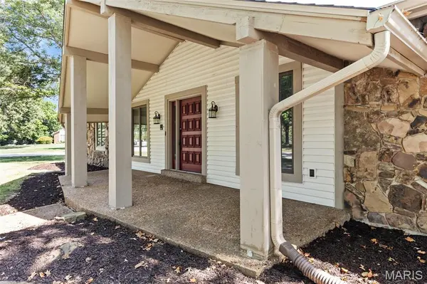 1 Bluff View CT, St Charles, MO 63303