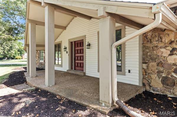 1 Bluff View CT, St Charles, MO 63303