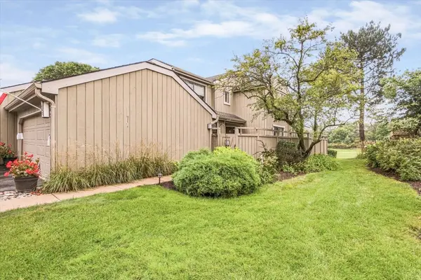 862 Oak Hill RD #504, Lake Barrington, IL 60010