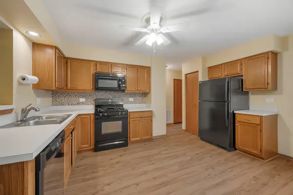 26 Tyler CT #B, Streamwood, IL 60107