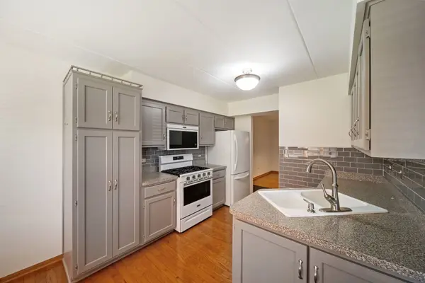 13950 E Leamington DR #203, Crestwood, IL 60418