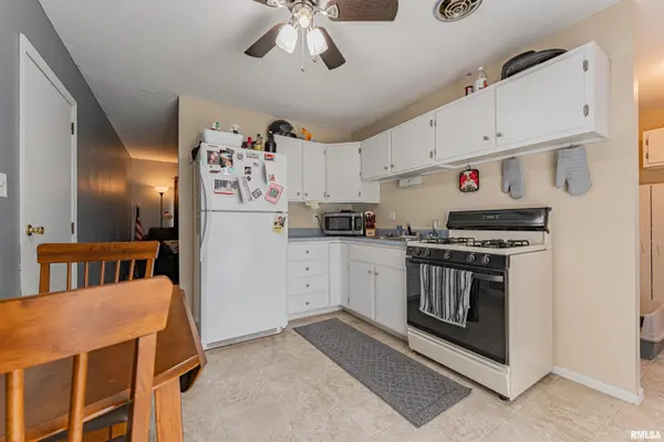 175 WHITE AVE, Lincoln, IL 62656