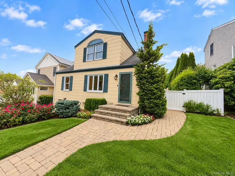37 Harding AVE, Valhalla, NY 10595