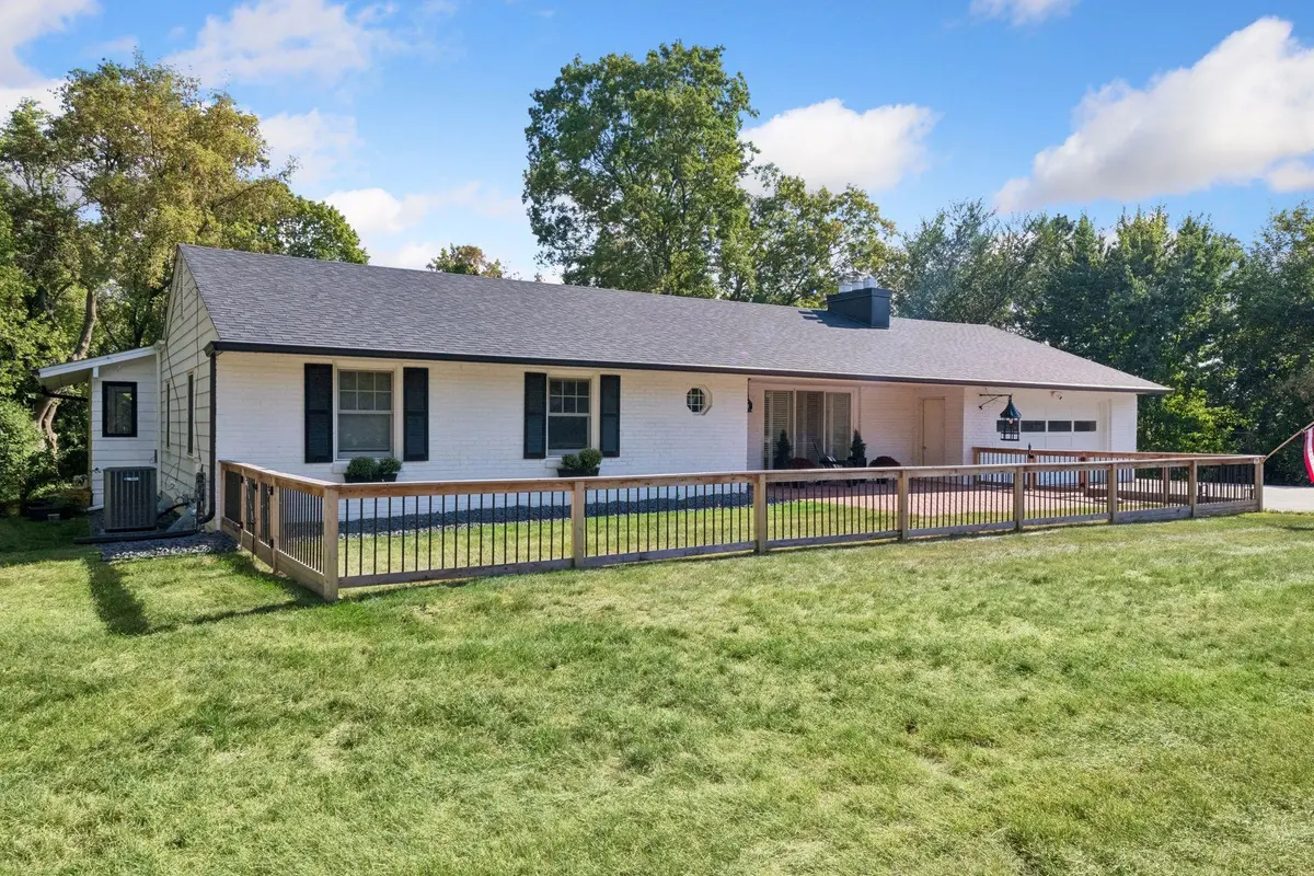 111 Chevy Chase DR, Wayzata, MN 55391