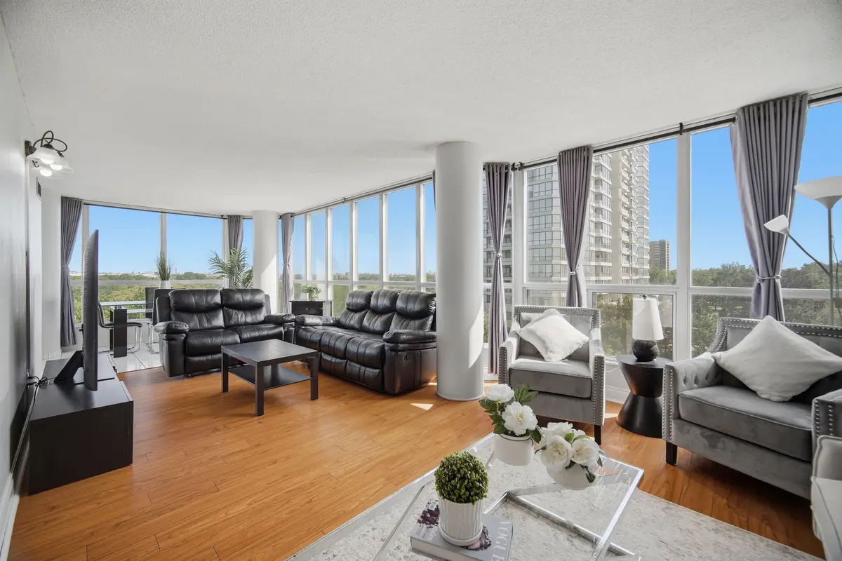 1 Rowntree RD #502, Toronto W10, ON M9V 5G7