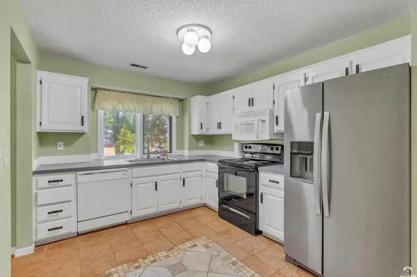 214 Glenview DR, Lawrence, KS 66049