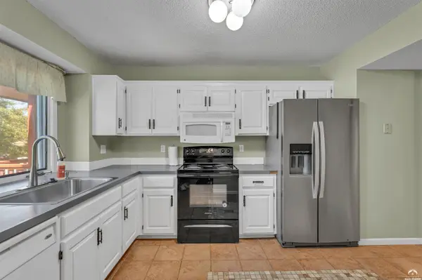 214 Glenview DR, Lawrence, KS 66049