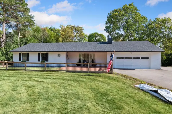 111 Chevy Chase DR, Wayzata, MN 55391
