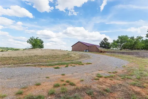 12168 N US 281 HWY, Lookeba, OK 73053