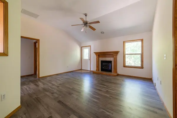 3253 E Colonial ST, Republic, MO 65738
