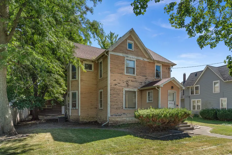 424 S 7th ST, Dekalb, IL 60115
