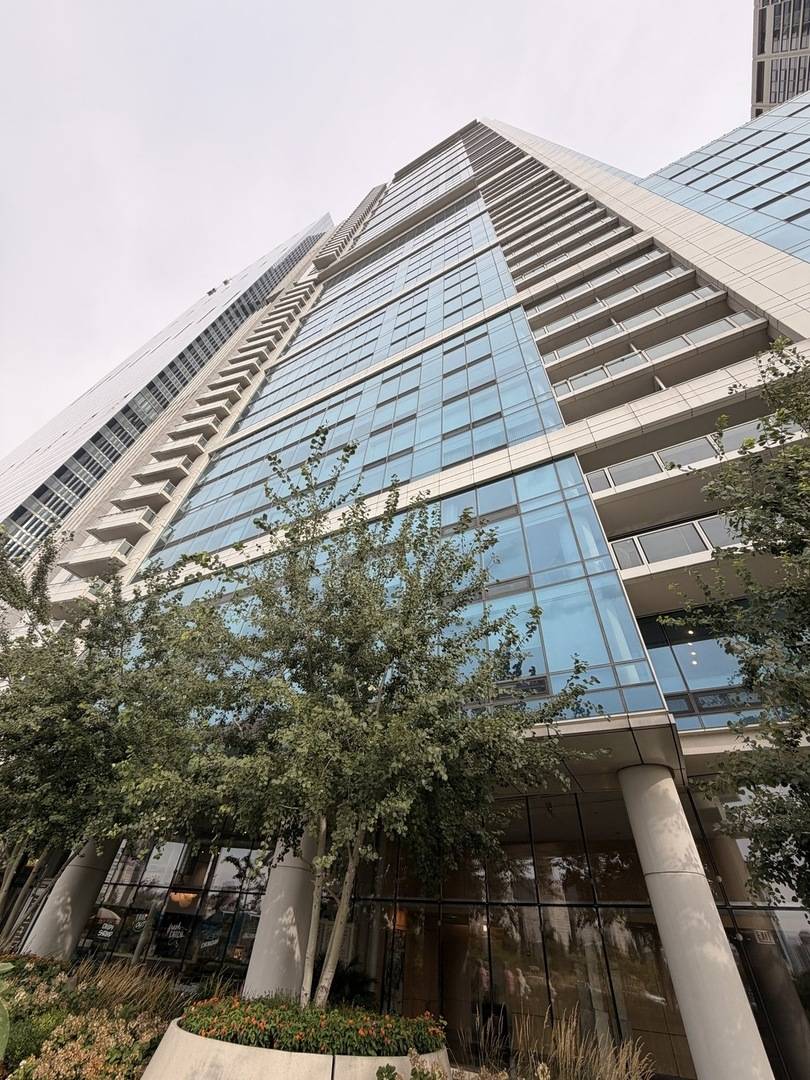 340 E Randolph ST #806, Chicago, IL 60601