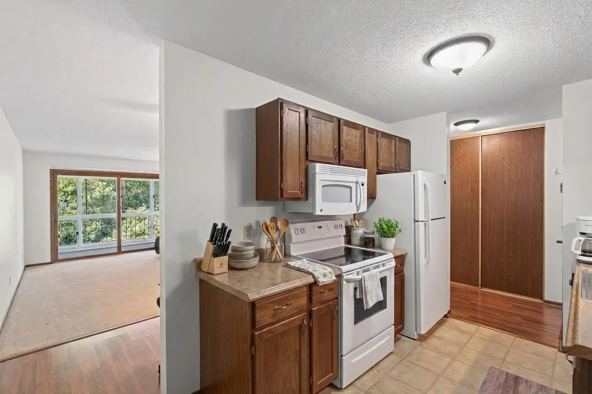 135 Viking DR E #309, Little Canada, MN 55117