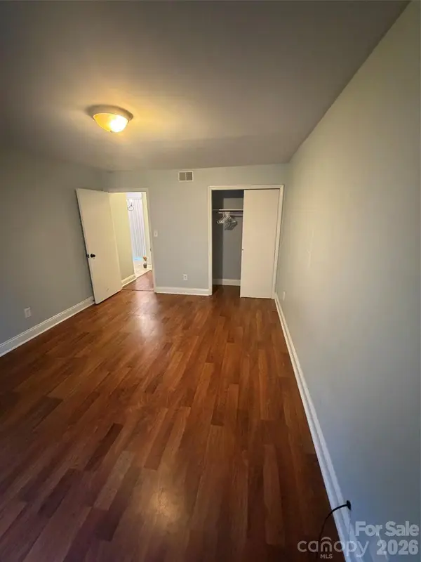 1914 Meadowlark LN, Charlotte, NC 28210