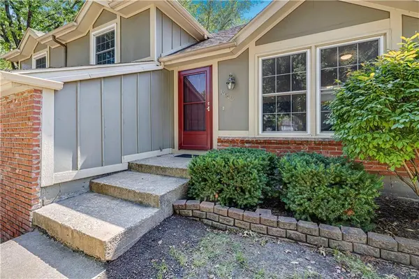 16503 W 142nd CIR, Olathe, KS 66062