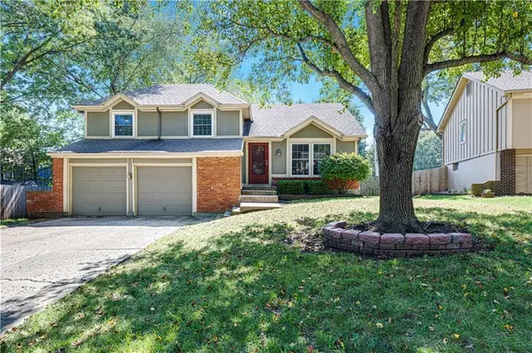 16503 W 142nd CIR, Olathe, KS 66062