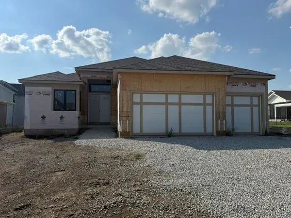 17308 Oakshire ST, Overland Park, KS 66221