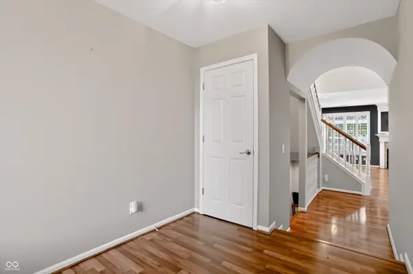 11285 Shoreview CIR, Indianapolis, IN 46236
