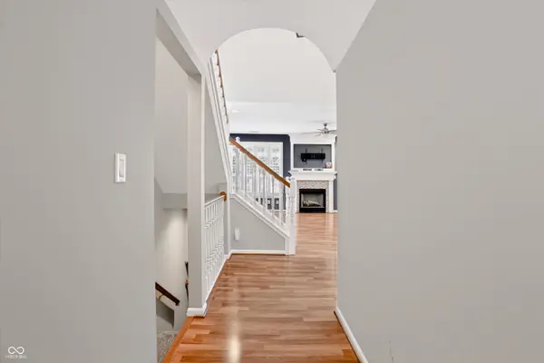 11285 Shoreview CIR, Indianapolis, IN 46236