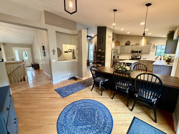 5024 Spring RD, Mchenry, IL 60050
