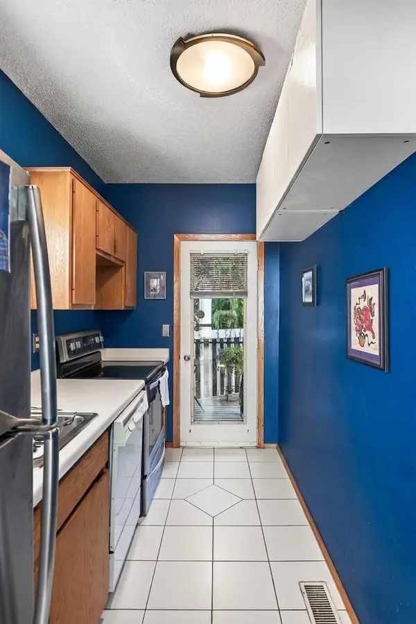 3059 Lake Shore DR #A, Minneapolis, MN 55416