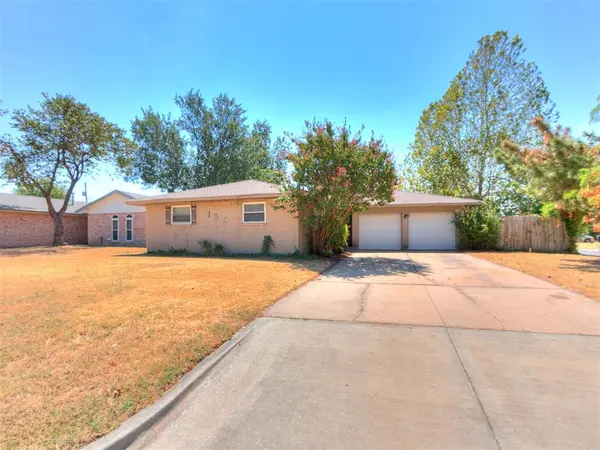 136 SW 5th ST, Moore, OK 73160