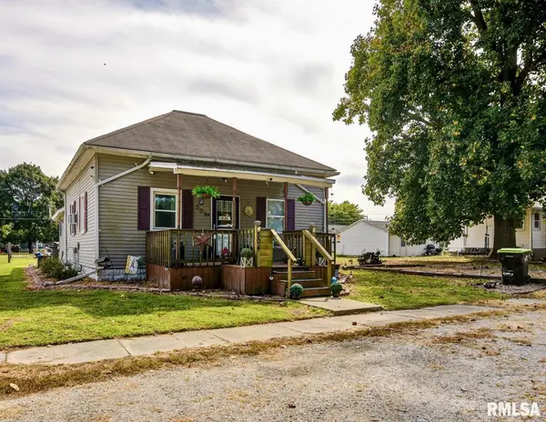 504 W WABASH ST, Stonington, IL 62567