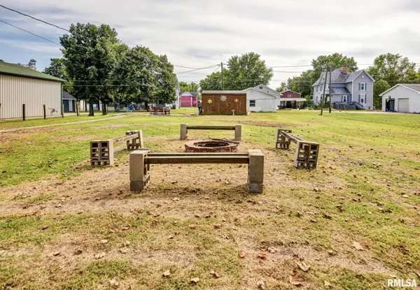 504 W WABASH ST, Stonington, IL 62567