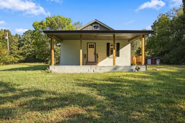 3015 Greenhill Dr, Centerville, TN 37033