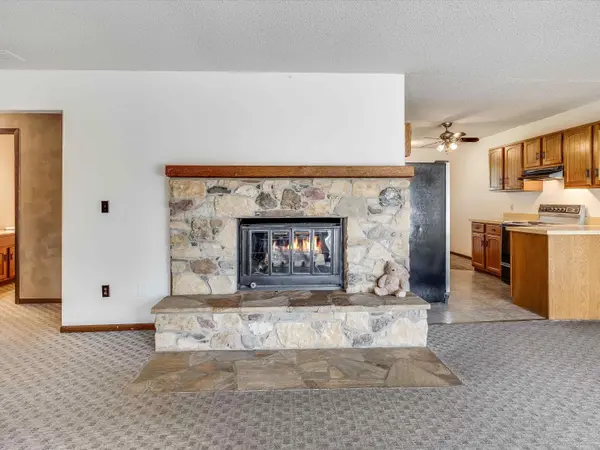 1120 E 8th, Newton, KS 67114